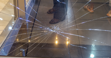 Father Raises Concerns After Two Young Children Allegedly Held for Over Five Hours Following Mall Glass Accident